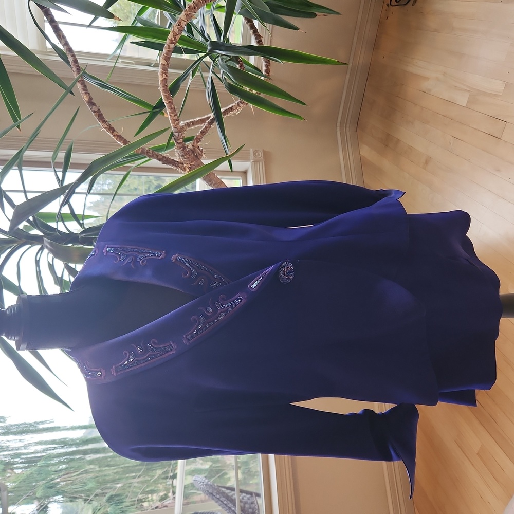 Women's purple Suit Jacket and skirt set. Size 14 beautiful set!